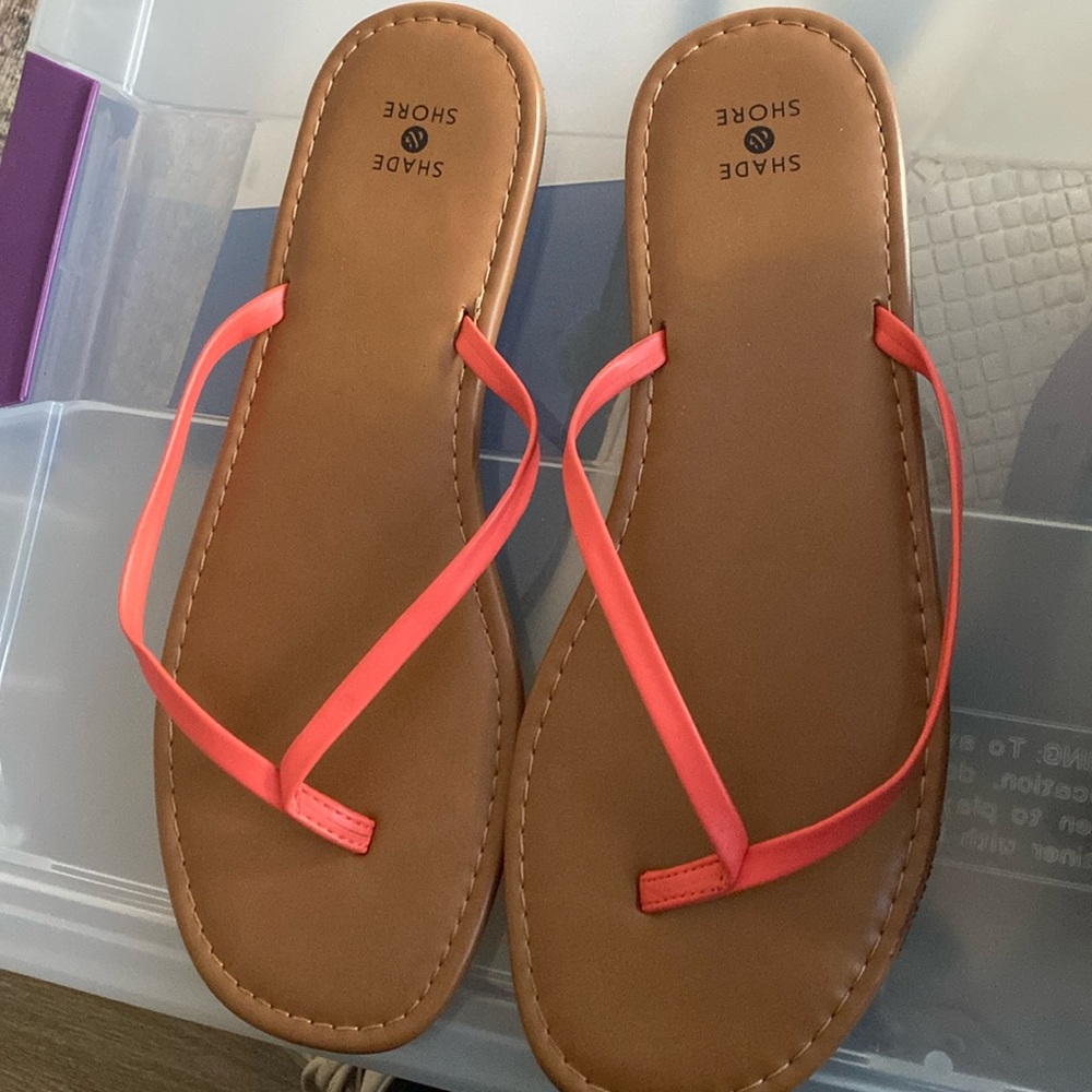 Shade and Shore Flip Flops